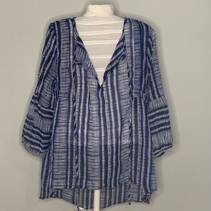 Trendy sheer printed tunic with bubble 3/4 sleeves.